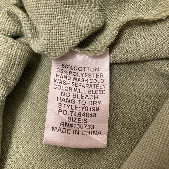 3/$15 Umgee Short Sleeve Button Down Shirt, Cuffed Sleeves, Green, Women’s Small - Picture 3 of 7